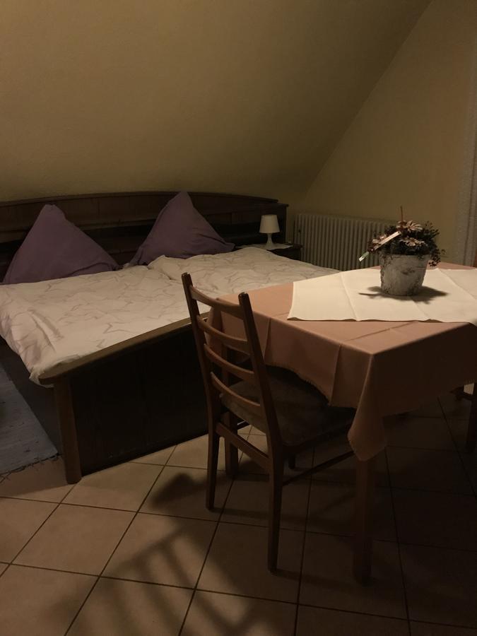Отель Gasthaus Hirschberg Людвигсбург Экстерьер фото